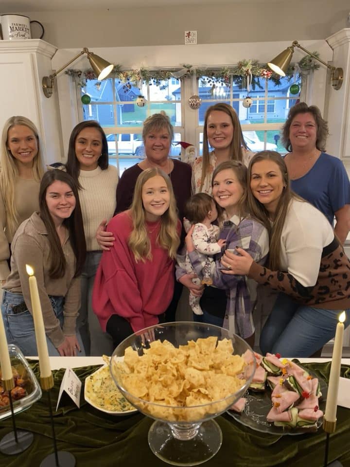 group picture of the jackson veterinary clinic ladies